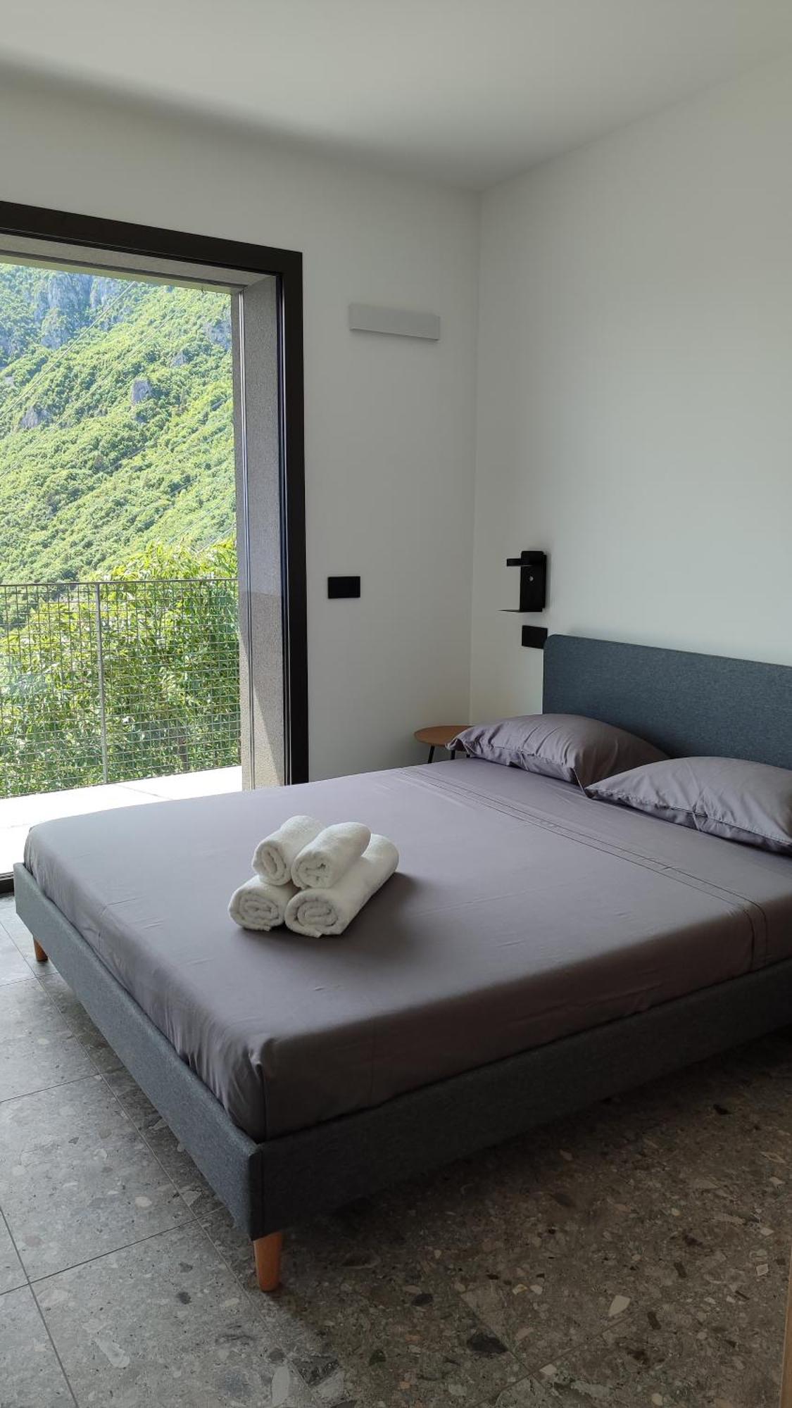 La Casa Di Cesare Hotel Rogno ภายนอก รูปภาพ